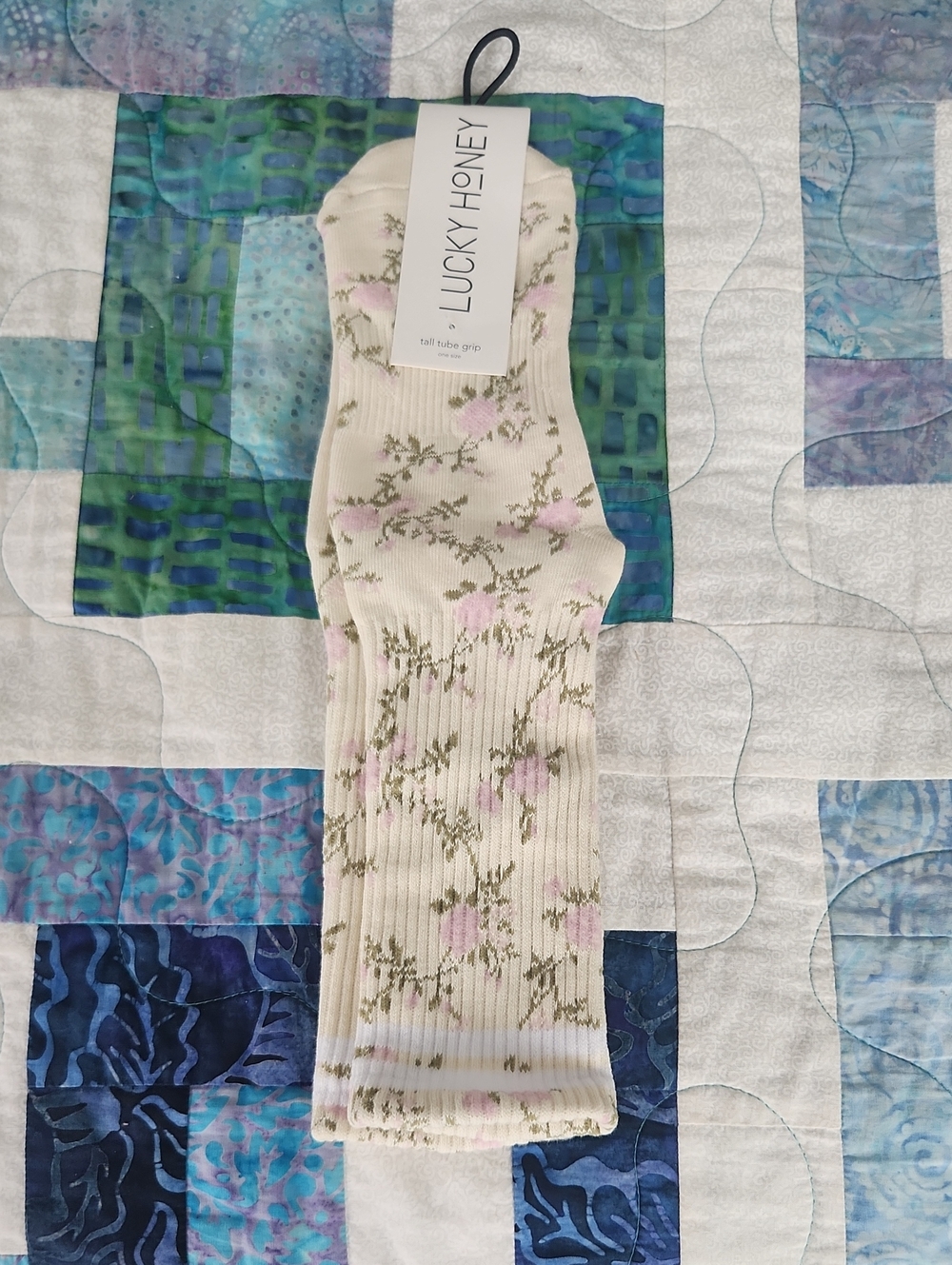 NWT - Women's Cream Floral Tall Sticky Socks - Picture 2 of 3